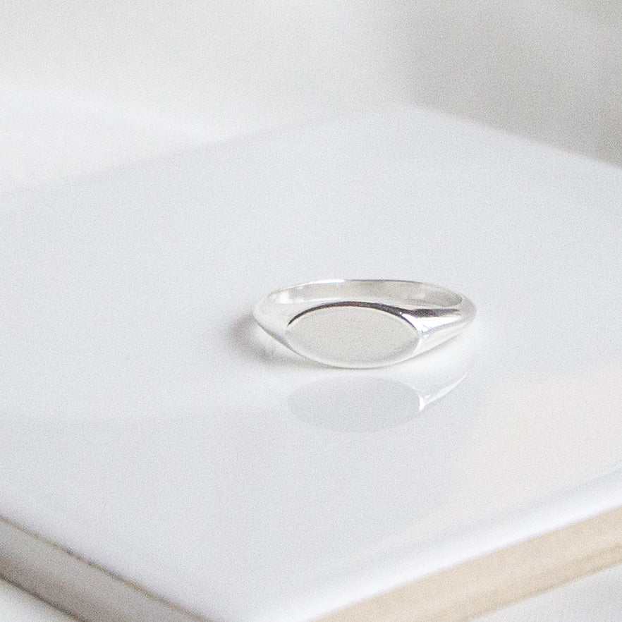 Slim Oval Signet